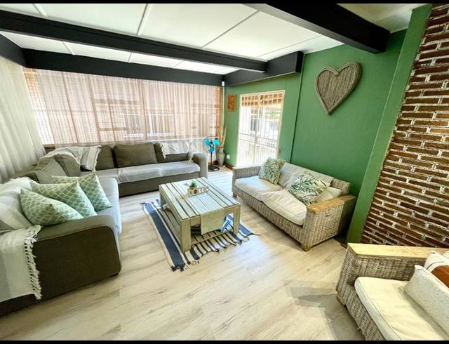 5 BEDROOM HOUSE FOR SALE IN NOORDHEUWEL